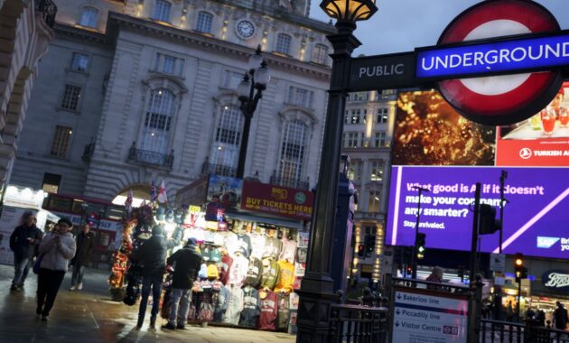 Traders add to Bank of England rate cut bets after data shocks